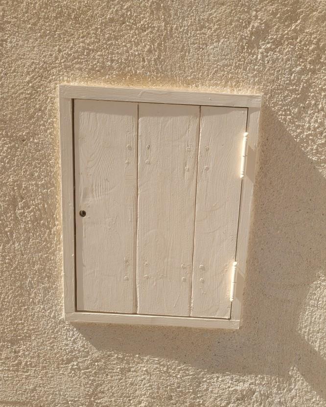 coffret en bois, cache compteur EDF sur mesure, intégré a une rénovation de façade a Fanjeaux